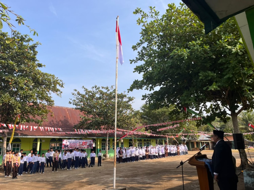 Semangat Kemerdekaan, Pondok Pesantren Darusy Syafiiyah Gelar Upacara HUT ke-81 Republik Indonesia